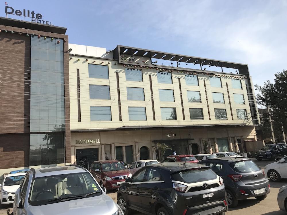 Delite Sarovar Portico Faridabad Exterior photo
