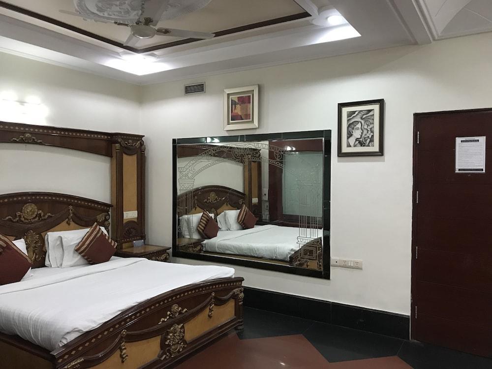 Delite Sarovar Portico Faridabad Exterior photo