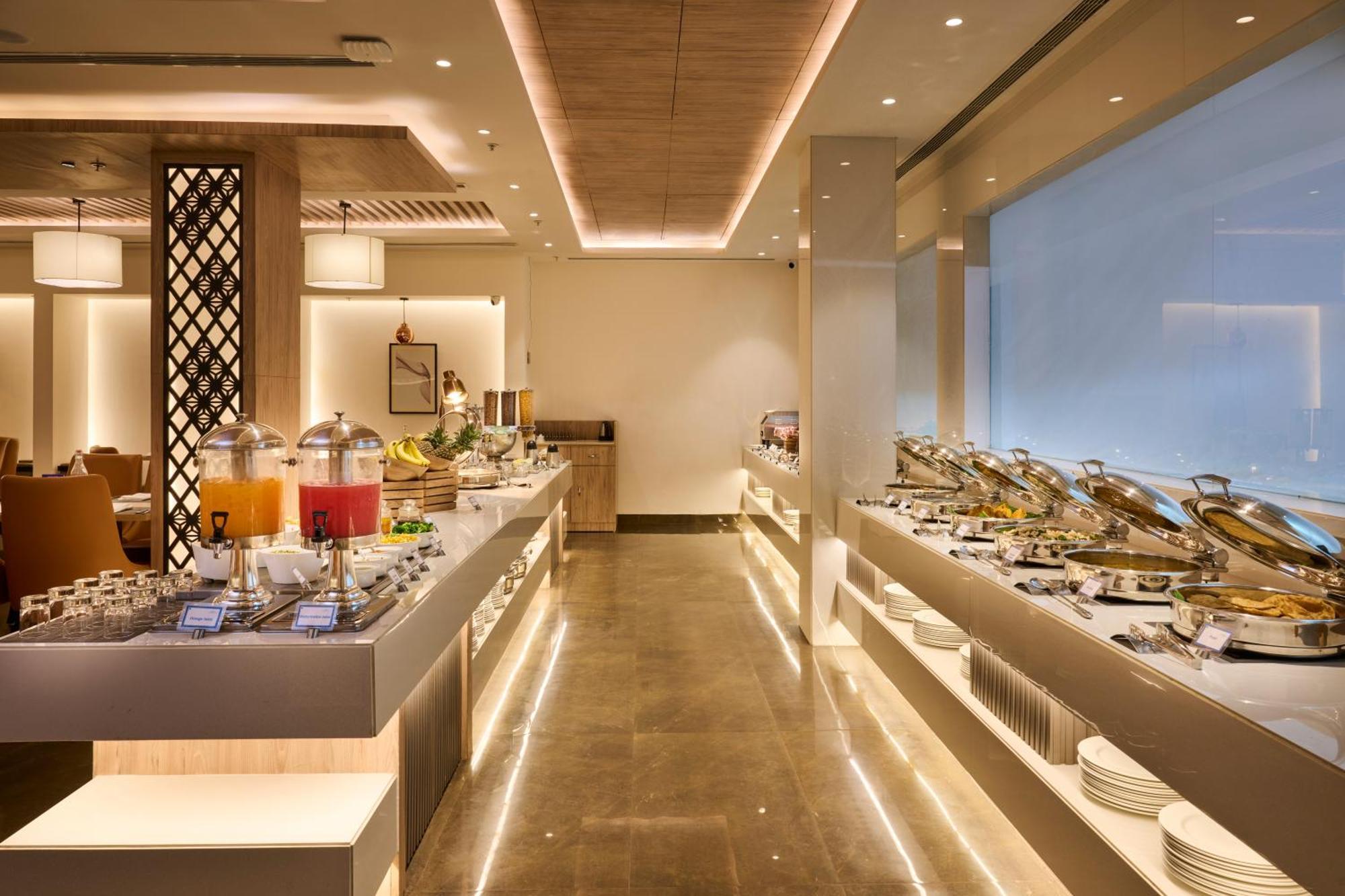 Delite Sarovar Portico Faridabad Exterior photo