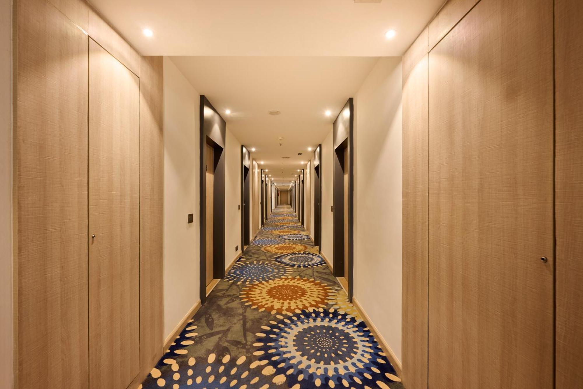 Delite Sarovar Portico Faridabad Exterior photo