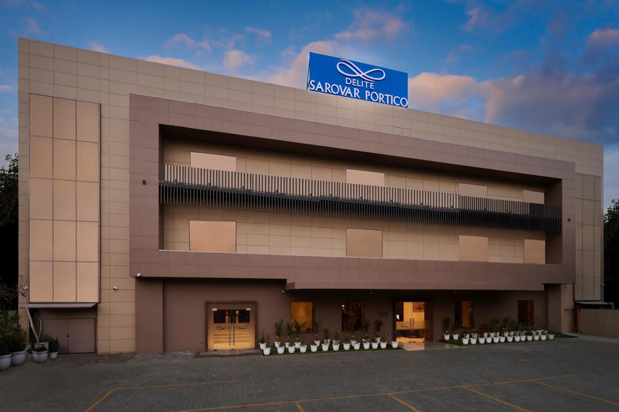 Delite Sarovar Portico Faridabad Exterior photo