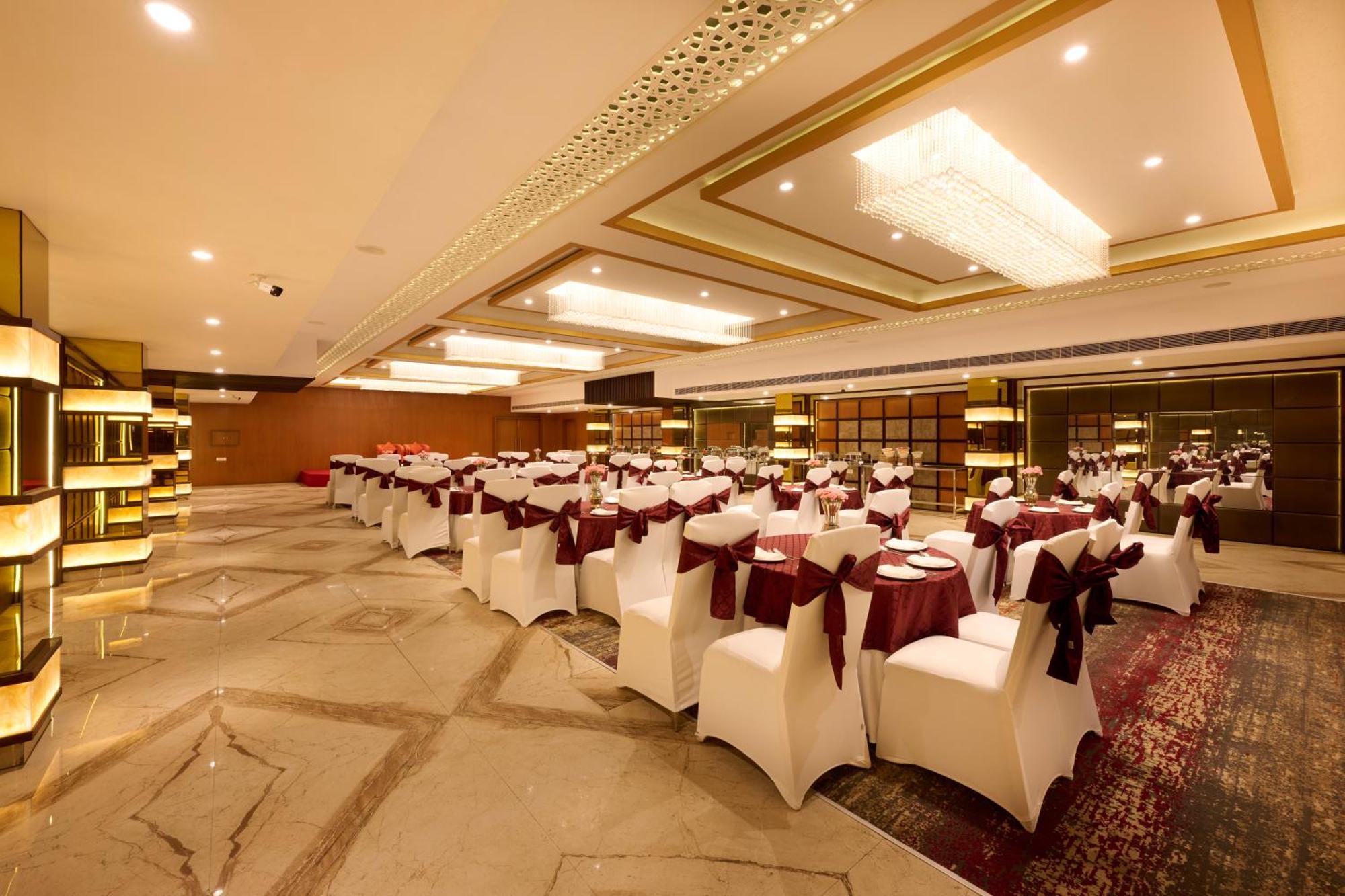 Delite Sarovar Portico Faridabad Exterior photo