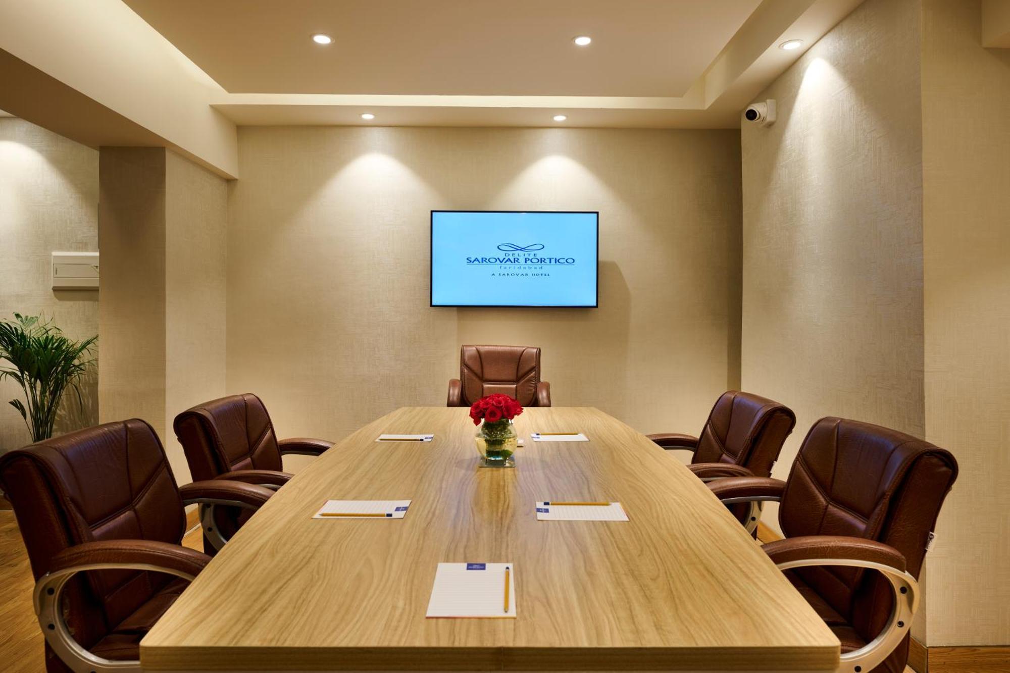 Delite Sarovar Portico Faridabad Exterior photo