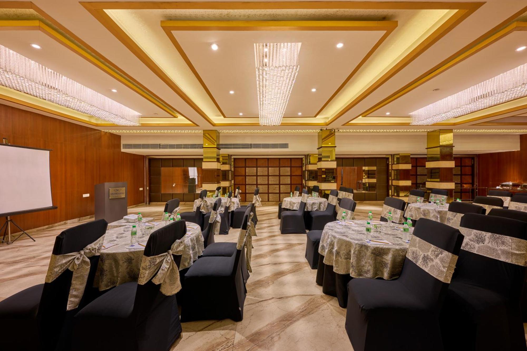 Delite Sarovar Portico Faridabad Exterior photo