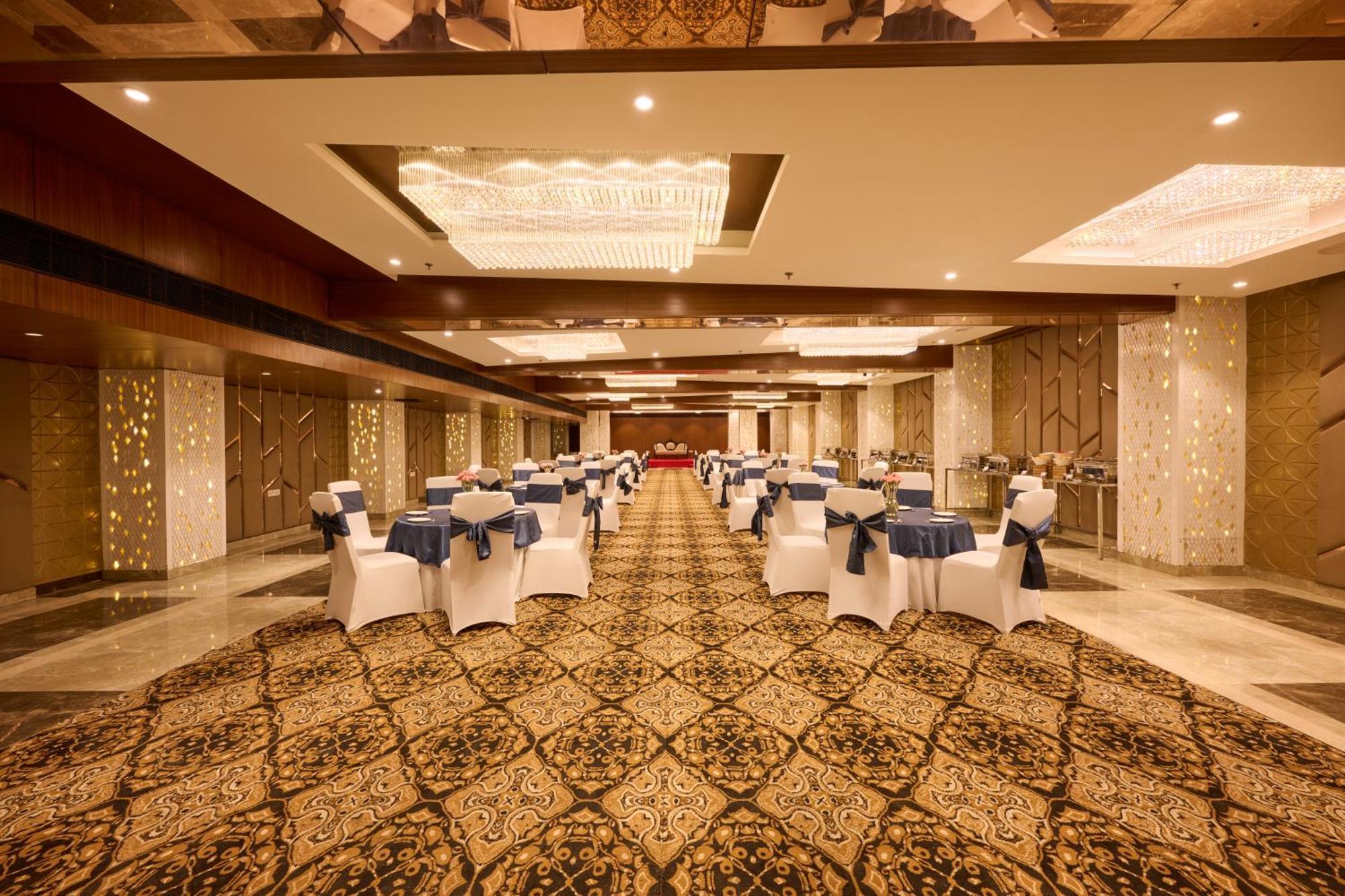 Delite Sarovar Portico Faridabad Exterior photo