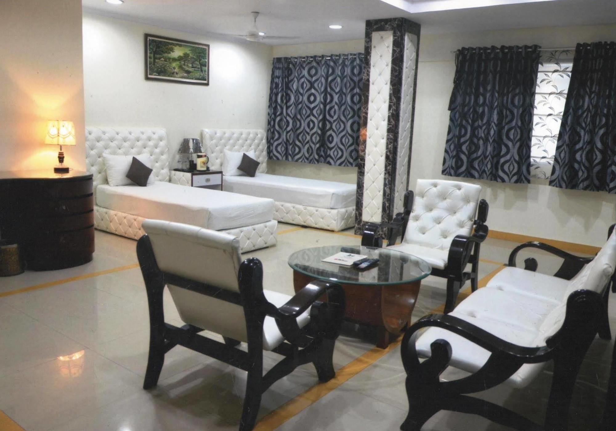 Delite Sarovar Portico Faridabad Exterior photo
